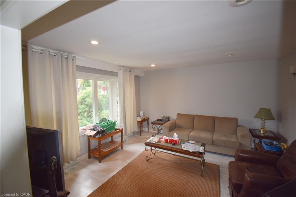 23092 Pioneer Line, Rodney, ON - Indoor Photo Showing Living Room