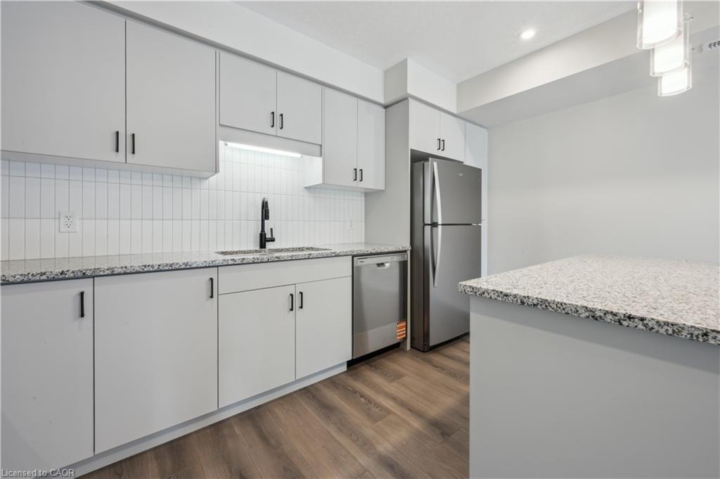 42 Urbane Boulevard, Kitchener, ON - Indoor Photo Showing Kitchen