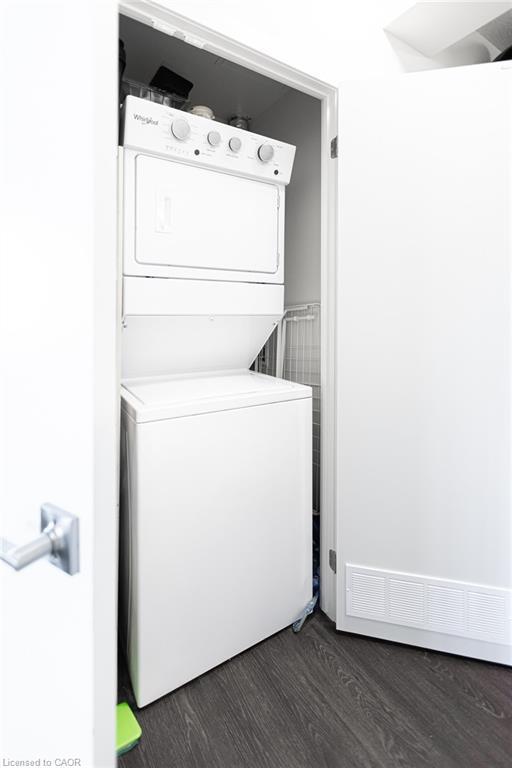1804-2093 Fairview Street, Burlington, ON - Indoor Photo Showing Laundry Room
