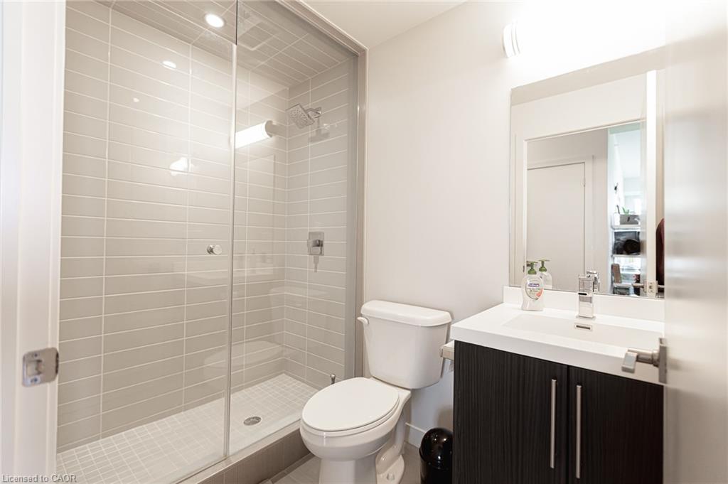 1804-2093 Fairview Street, Burlington, ON - Indoor Photo Showing Bathroom