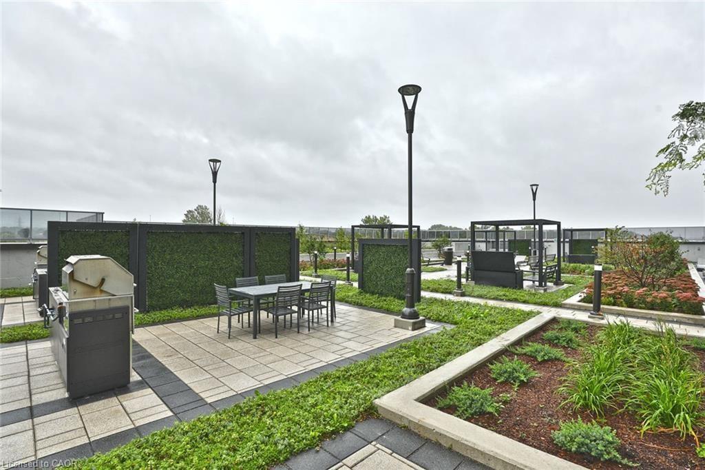 1804-2093 Fairview Street, Burlington, ON - Outdoor