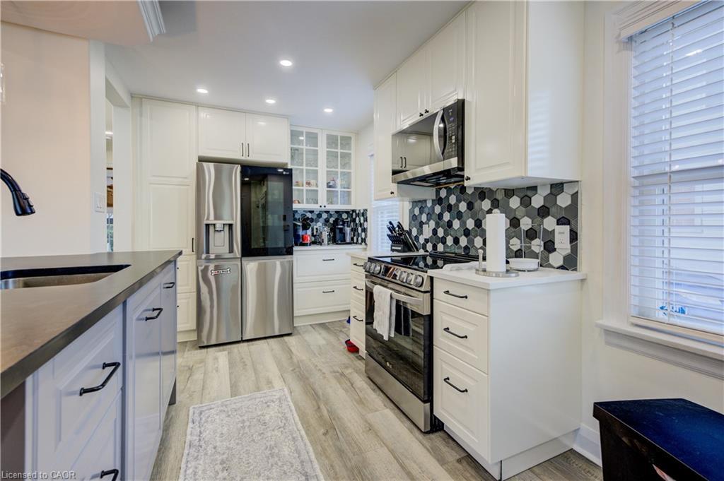 129 Talbot Street, Kitchener, ON - Indoor Photo Showing Kitchen With Upgraded Kitchen
