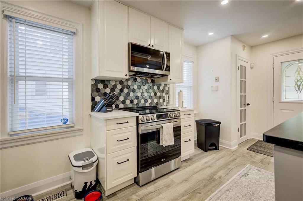 129 Talbot Street, Kitchener, ON - Indoor Photo Showing Kitchen