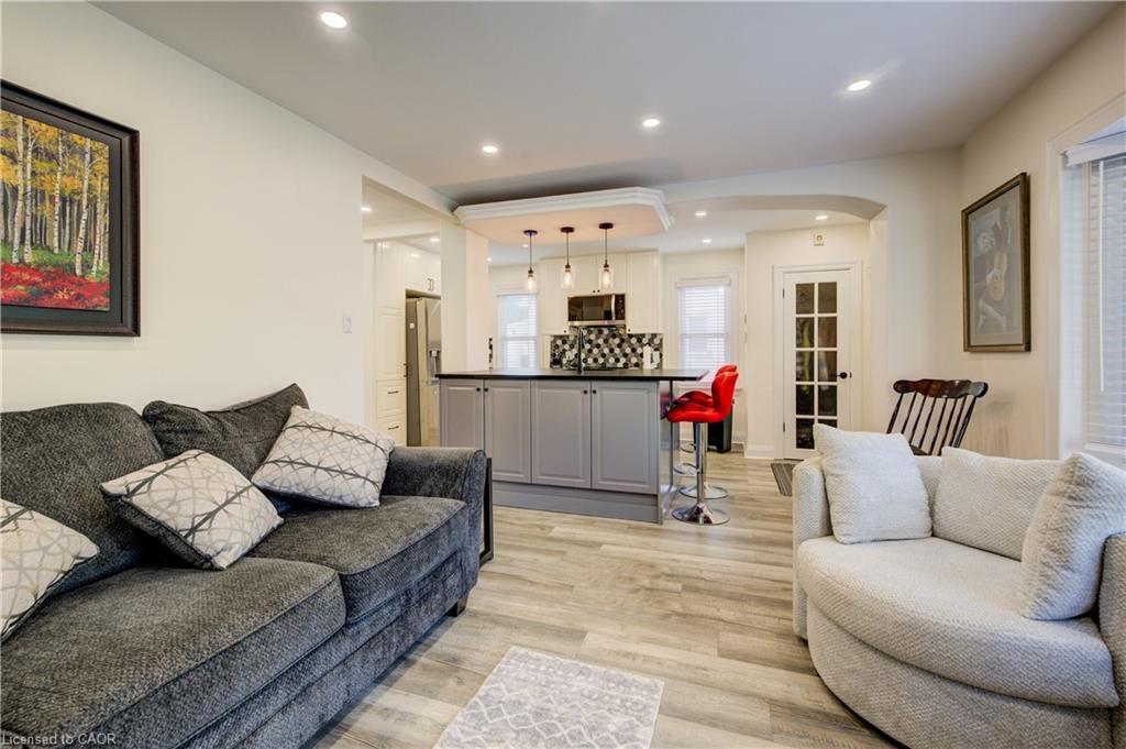129 Talbot Street, Kitchener, ON - Indoor Photo Showing Living Room