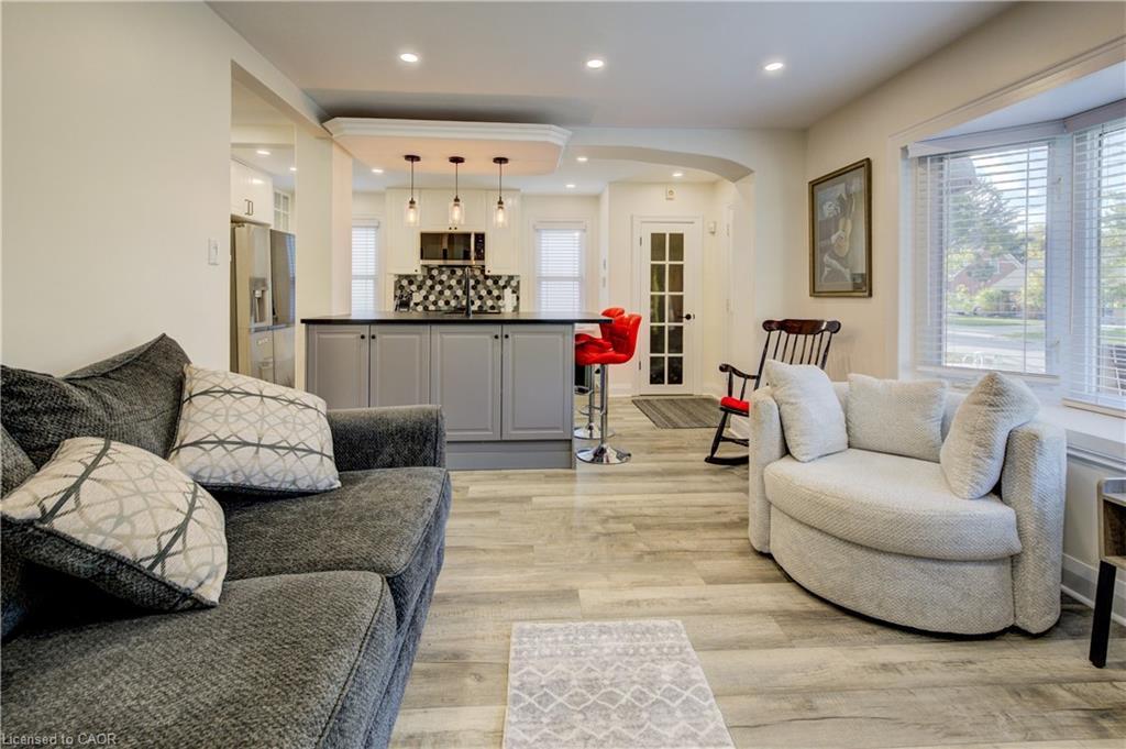 129 Talbot Street, Kitchener, ON - Indoor Photo Showing Living Room