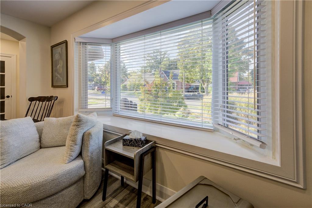 129 Talbot Street, Kitchener, ON - Indoor Photo Showing Living Room