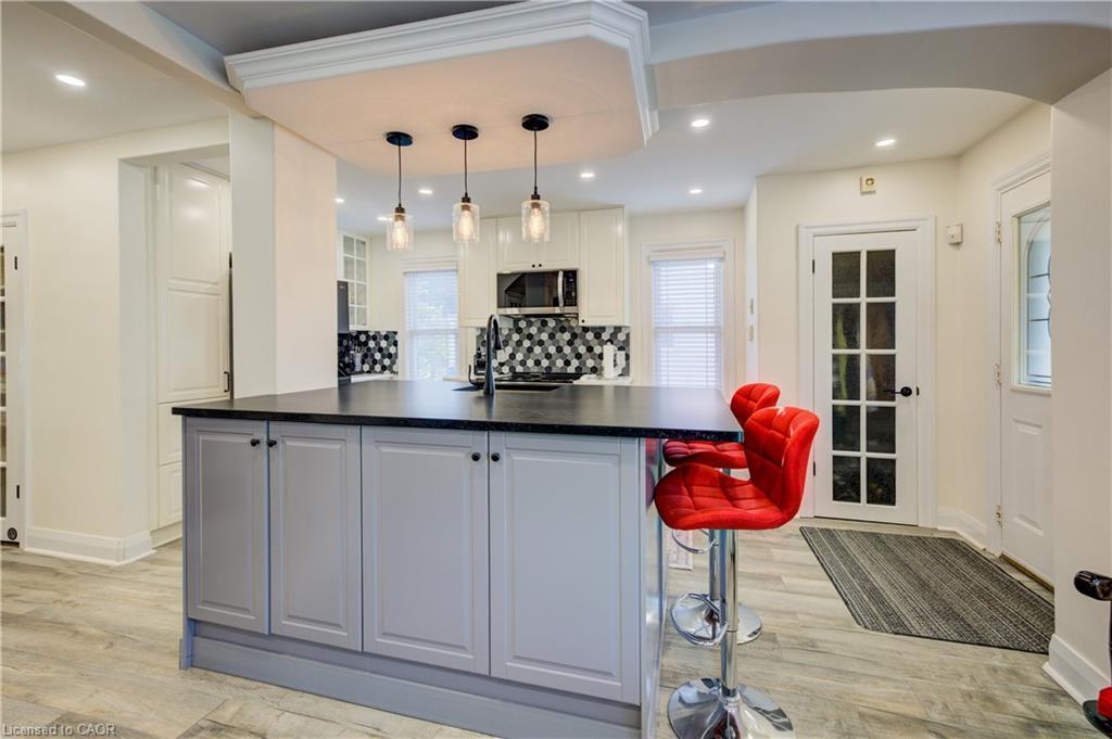 129 Talbot Street, Kitchener, ON - Indoor Photo Showing Kitchen With Upgraded Kitchen