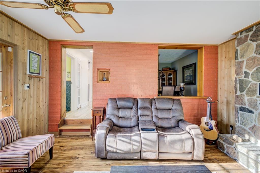129 Talbot Street, Kitchener, ON - Indoor Photo Showing Living Room