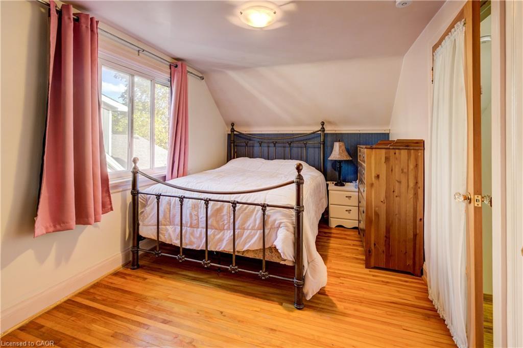 129 Talbot Street, Kitchener, ON - Indoor Photo Showing Bedroom