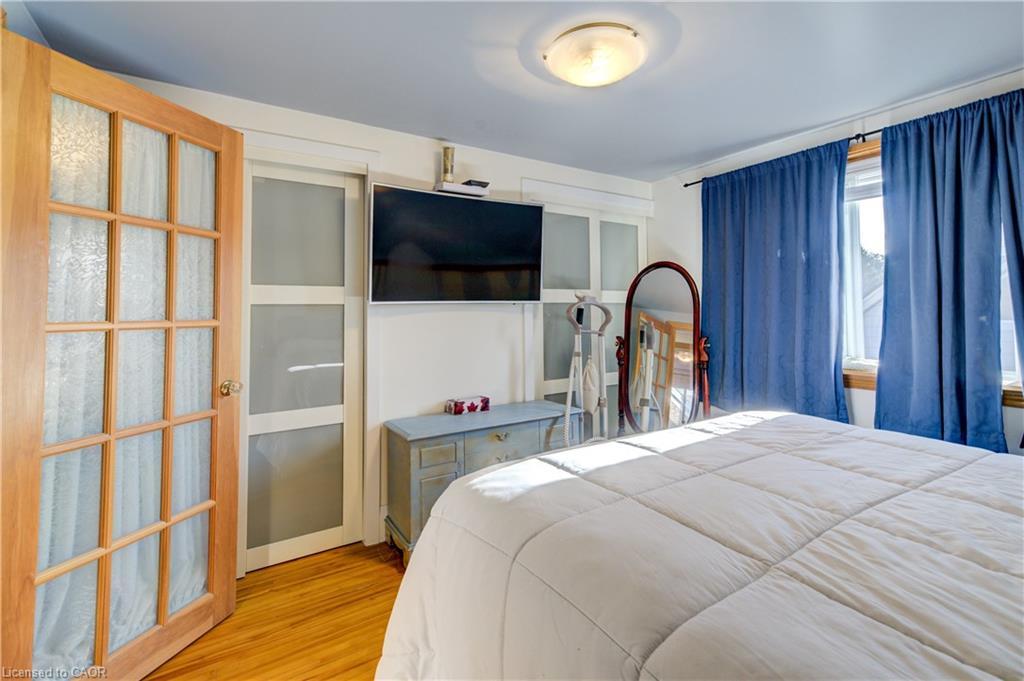 129 Talbot Street, Kitchener, ON - Indoor Photo Showing Bedroom