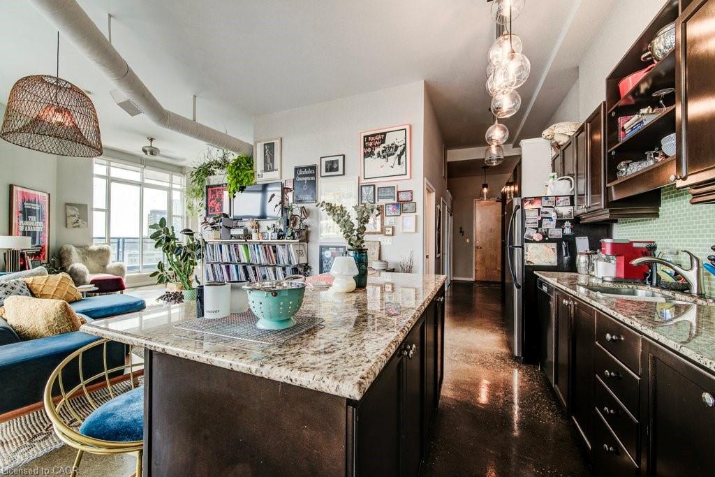 608-404 King Street W, Kitchener, ON - Indoor Photo Showing Kitchen