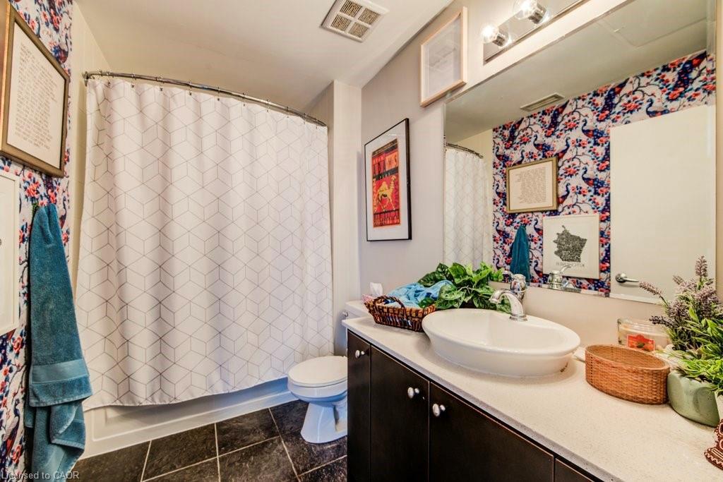 608-404 King Street W, Kitchener, ON - Indoor Photo Showing Bathroom