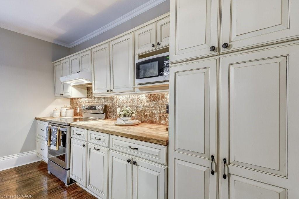 23 Abigail Avenue, Brantford, ON - Indoor Photo Showing Kitchen
