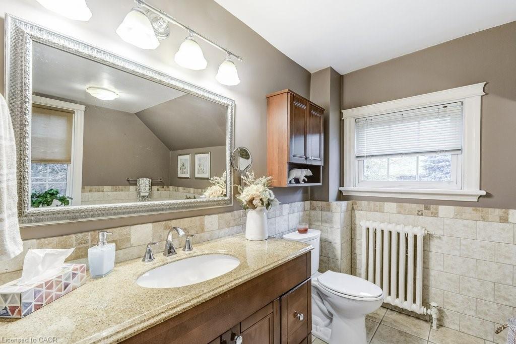 23 Abigail Avenue, Brantford, ON - Indoor Photo Showing Bathroom