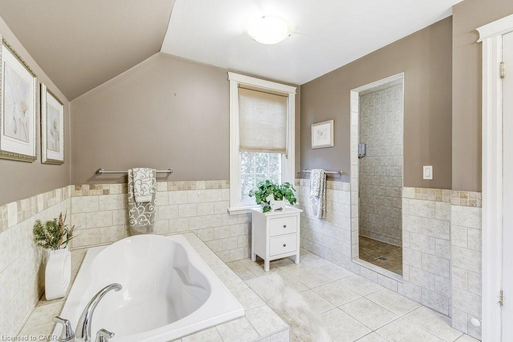 23 Abigail Avenue, Brantford, ON - Indoor Photo Showing Bathroom