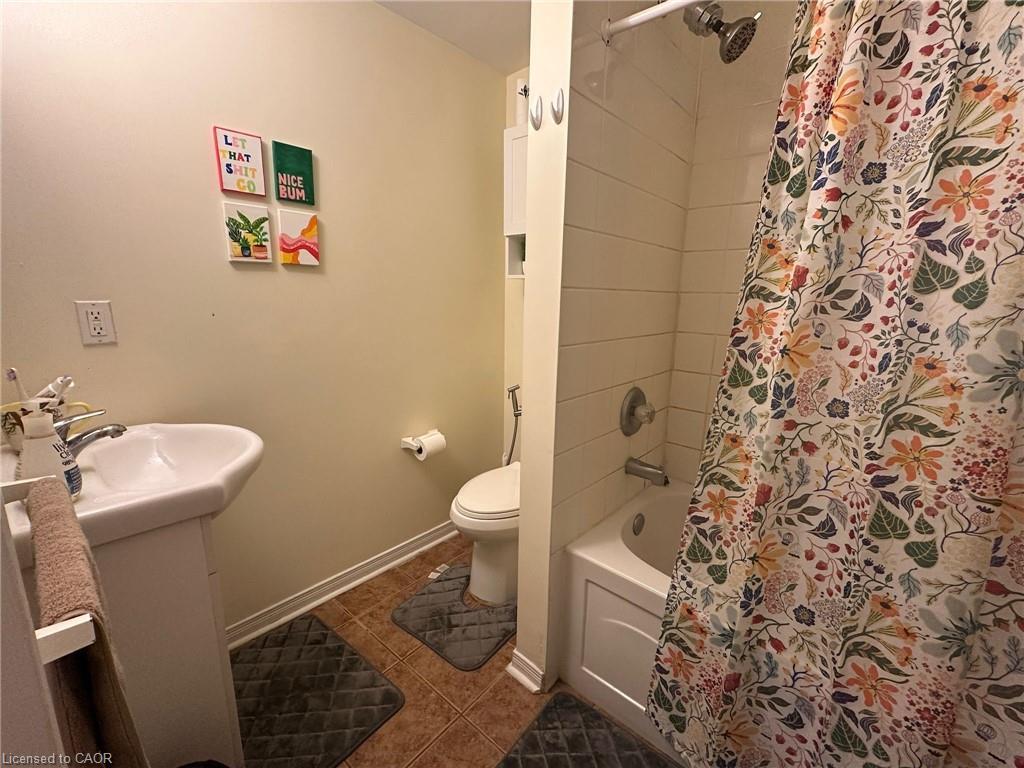 Lower-242 Farley Drive, Guelph, ON - Indoor Photo Showing Bathroom
