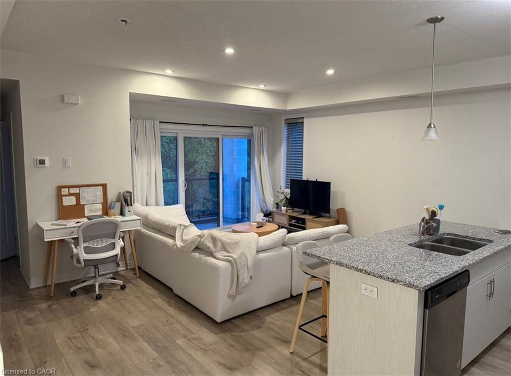 C036-25 Isherwood Avenue, Cambridge, ON - Indoor