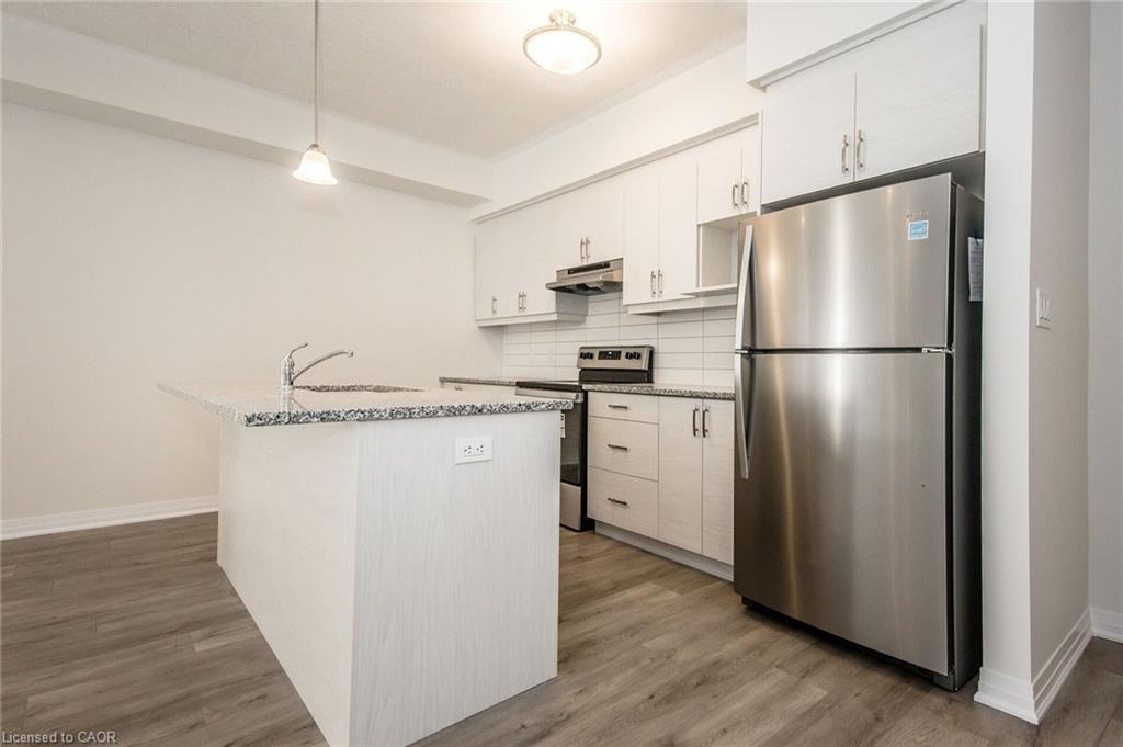 C036-25 Isherwood Avenue, Cambridge, ON - Indoor Photo Showing Kitchen With Stainless Steel Kitchen