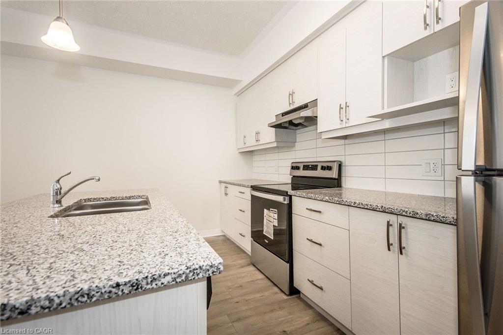 C036-25 Isherwood Avenue, Cambridge, ON - Indoor Photo Showing Kitchen With Double Sink With Upgraded Kitchen