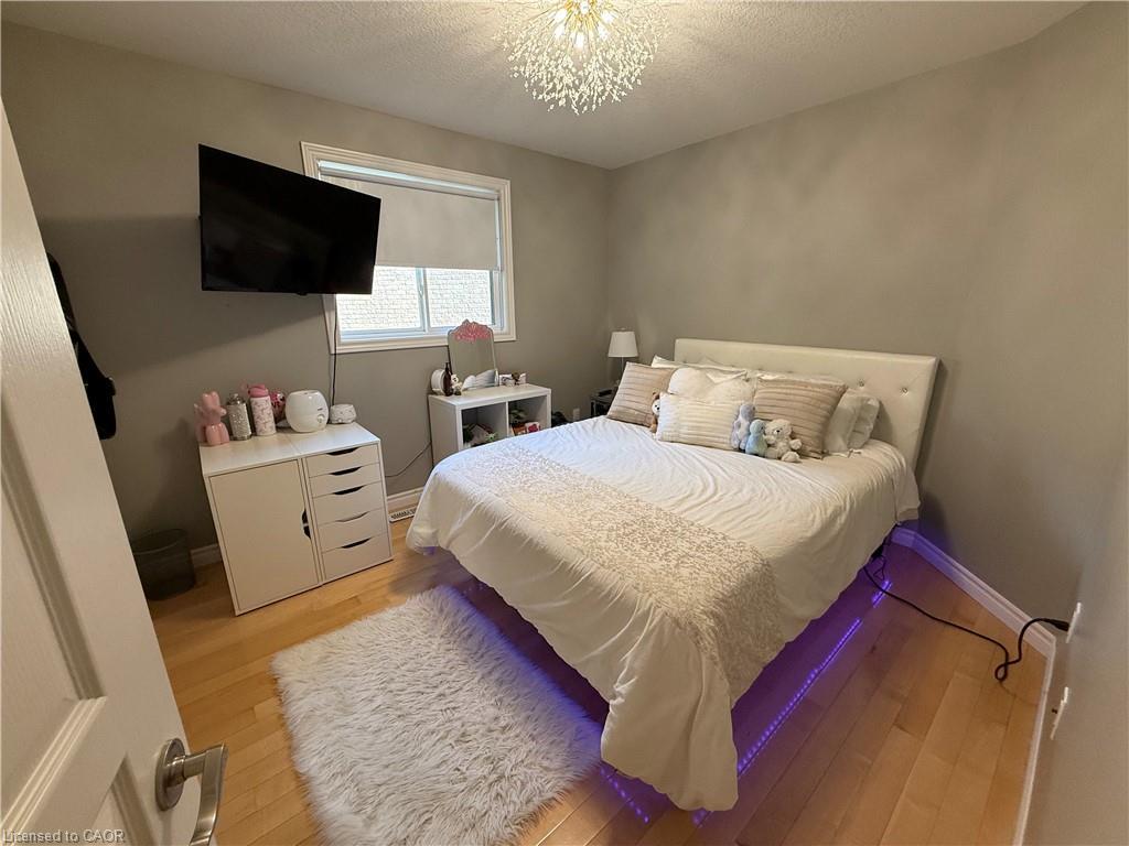11 Donatello Court, Hamilton, ON - Indoor Photo Showing Bedroom