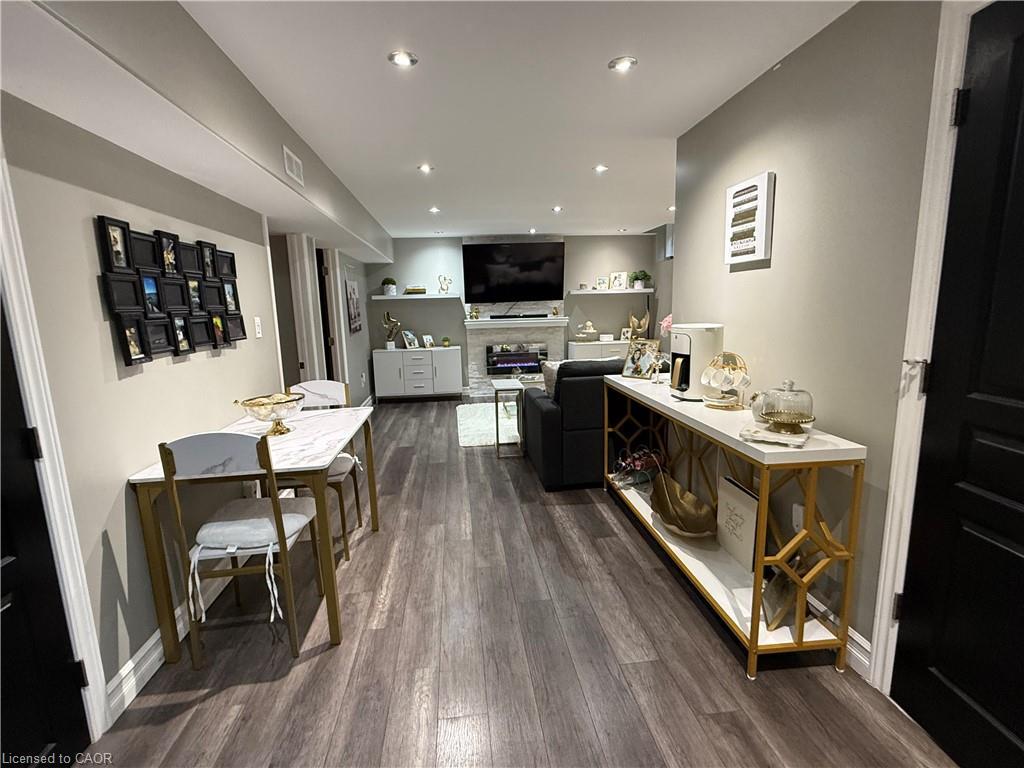 11 Donatello Court, Hamilton, ON - Indoor