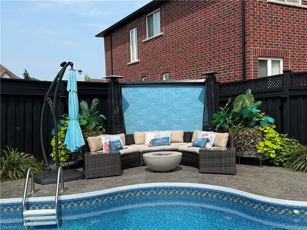 11 Donatello Court, Hamilton, ON - Outdoor With In Ground Pool With Exterior