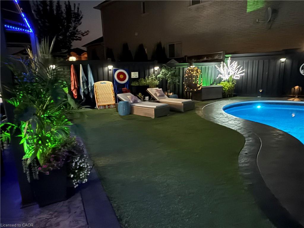 11 Donatello Court, Hamilton, ON - Outdoor With In Ground Pool