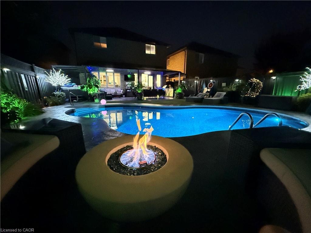 11 Donatello Court, Hamilton, ON - Outdoor With In Ground Pool With Backyard