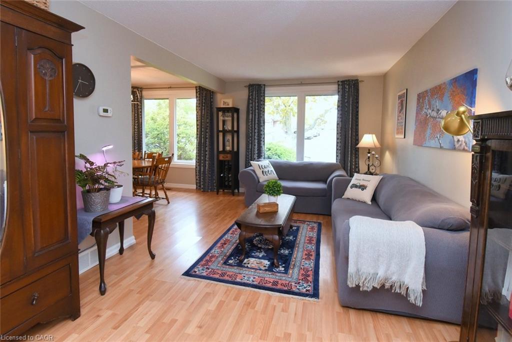 119 Gemini Drive, Hamilton, ON - Indoor Photo Showing Living Room