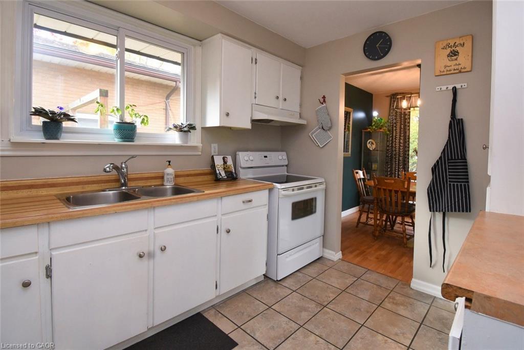 119 Gemini Drive, Hamilton, ON - Indoor Photo Showing Kitchen With Double Sink