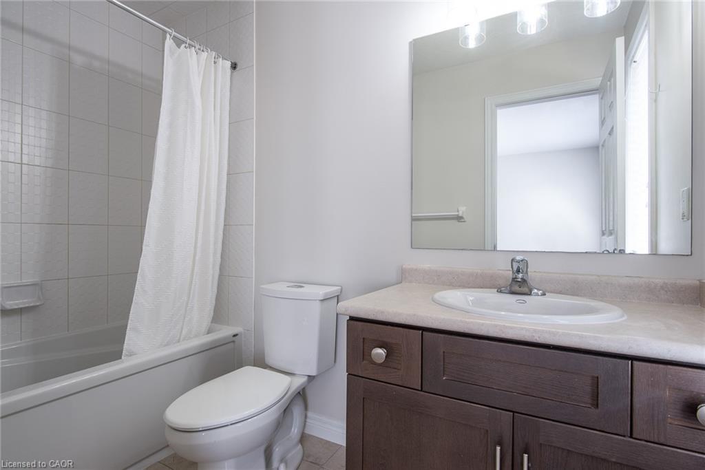 J-3-70 Willowrun Drive, Kitchener, ON - Indoor Photo Showing Bathroom