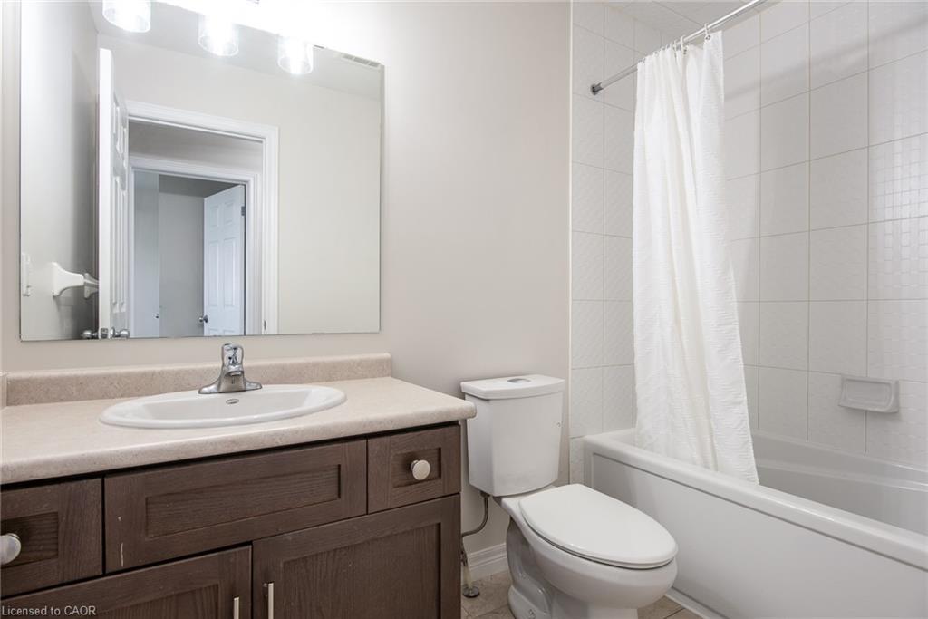 J-3-70 Willowrun Drive, Kitchener, ON - Indoor Photo Showing Bathroom
