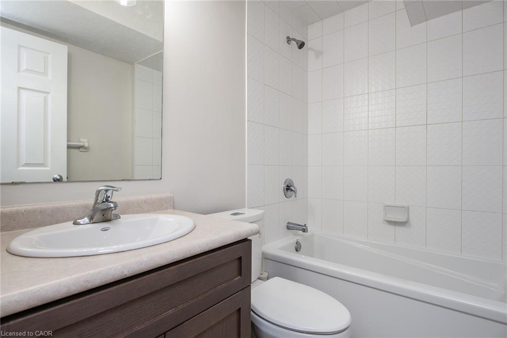 J-3-70 Willowrun Drive, Kitchener, ON - Indoor Photo Showing Bathroom