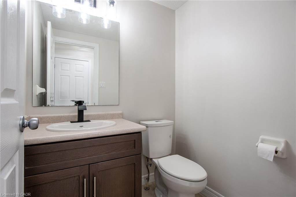 J-3-70 Willowrun Drive, Kitchener, ON - Indoor Photo Showing Bathroom