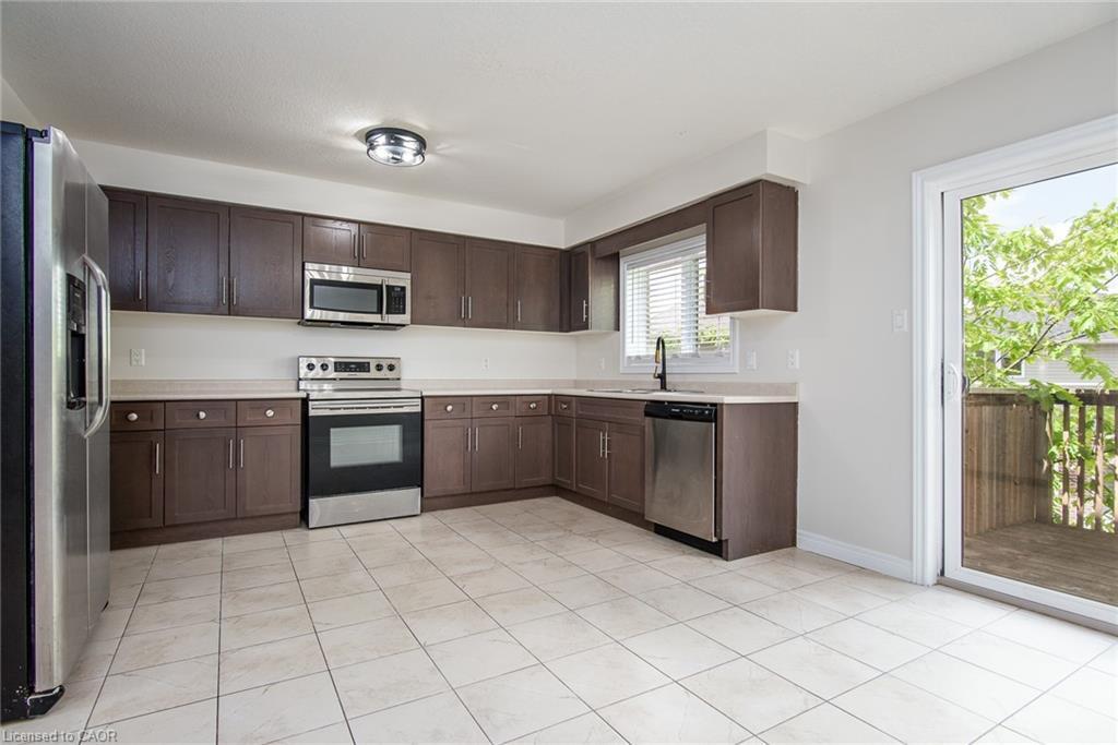 J-3-70 Willowrun Drive, Kitchener, ON - Indoor Photo Showing Kitchen