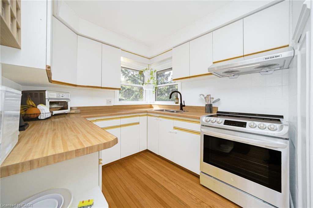 115 Welbourn Drive, Hamilton, ON - Indoor Photo Showing Kitchen With Double Sink