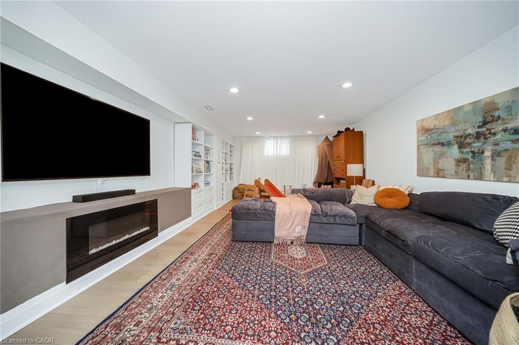 115 Welbourn Drive, Hamilton, ON - Indoor Photo Showing Living Room With Fireplace