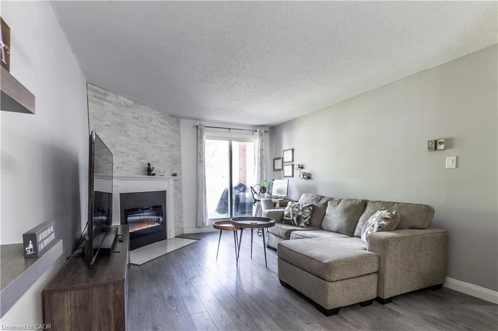 3-136 Conway Drive, London, ON - Indoor Photo Showing Living Room With Fireplace