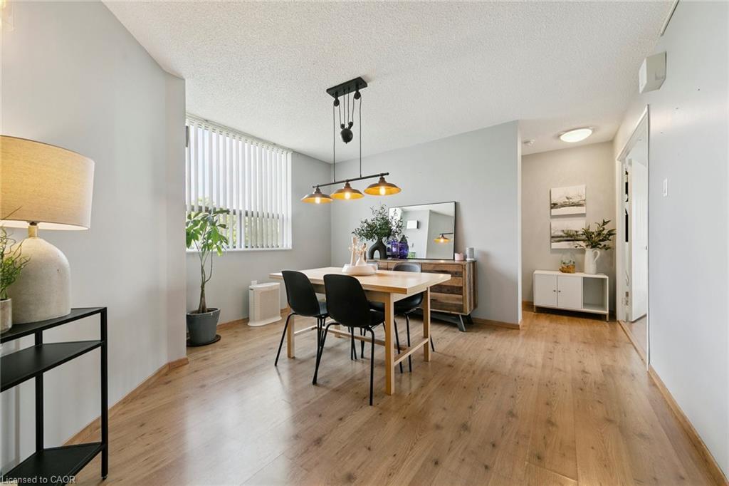 1110 Walden Circle, Mississauga, ON - Indoor Photo Showing Dining Room