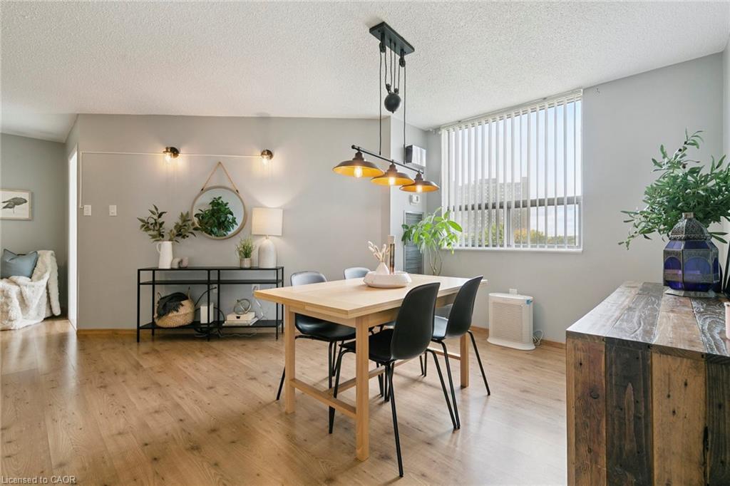 1110 Walden Circle, Mississauga, ON - Indoor Photo Showing Dining Room