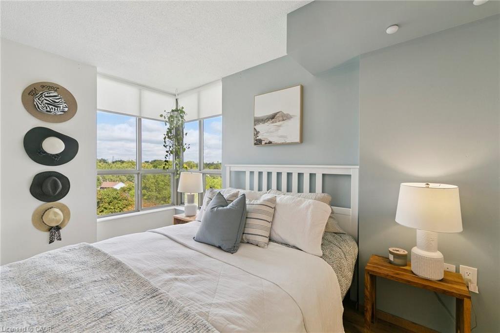 1110 Walden Circle, Mississauga, ON - Indoor Photo Showing Bedroom