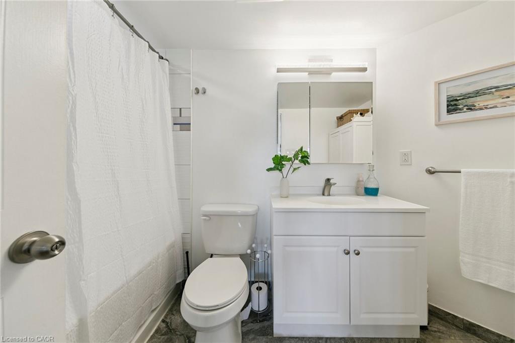 1110 Walden Circle, Mississauga, ON - Indoor Photo Showing Bathroom