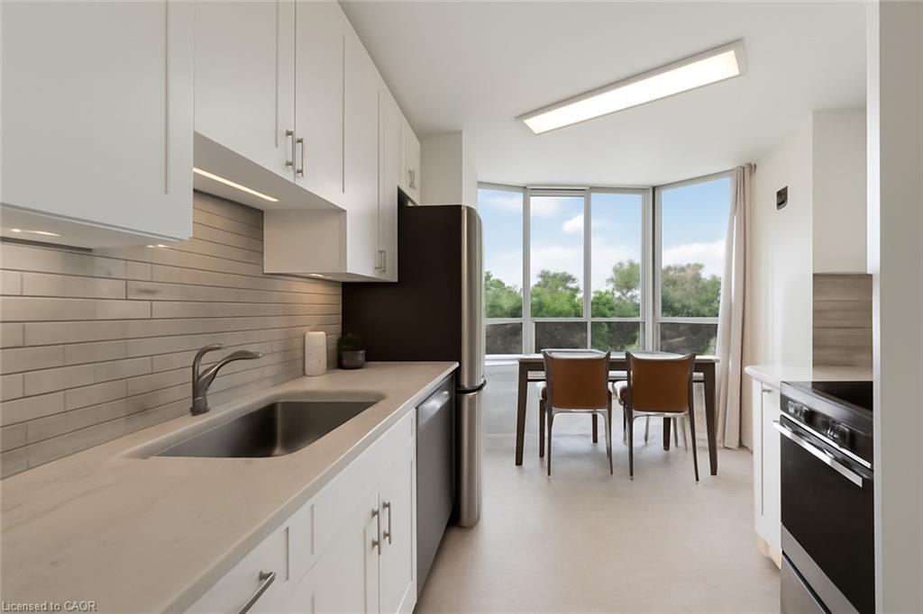 1110 Walden Circle, Mississauga, ON - Indoor Photo Showing Kitchen