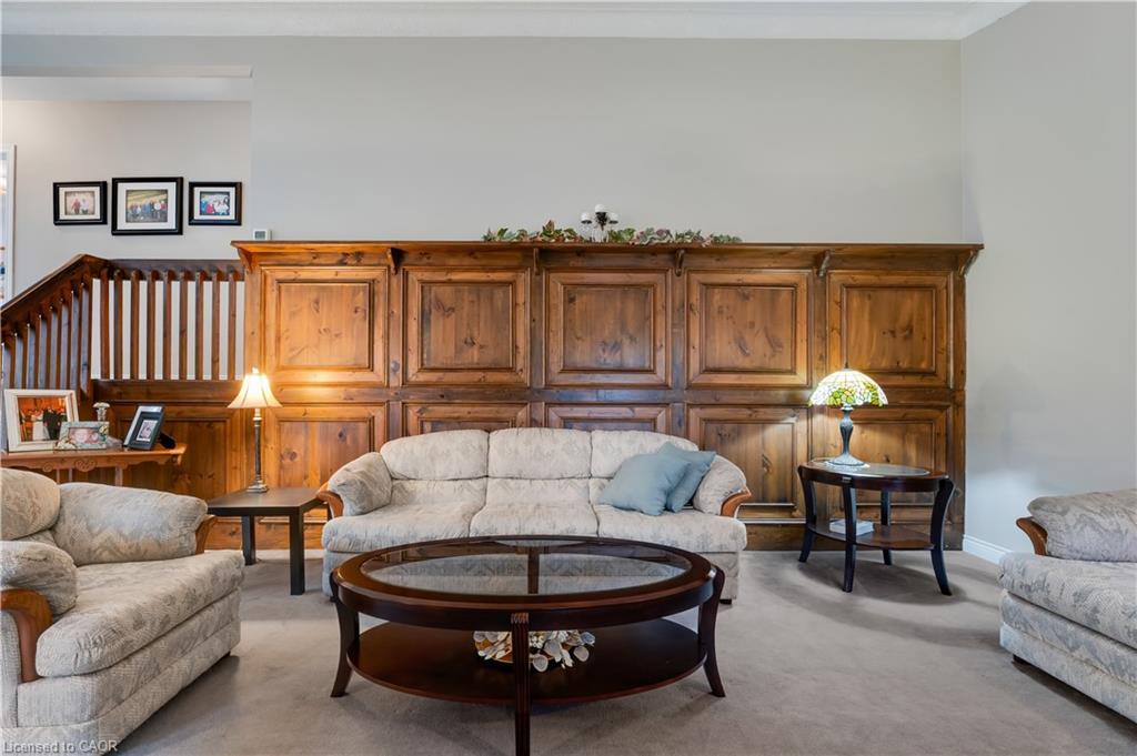 14 Marilyn Street, Grimsby, ON - Indoor Photo Showing Living Room
