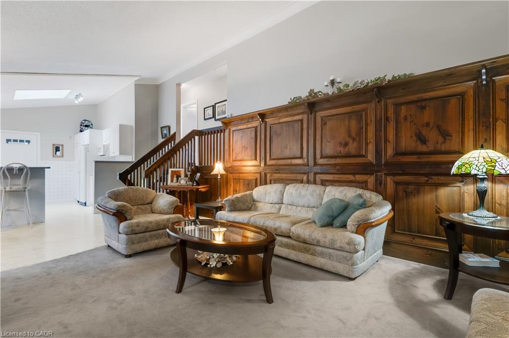 14 Marilyn Street, Grimsby, ON - Indoor Photo Showing Living Room