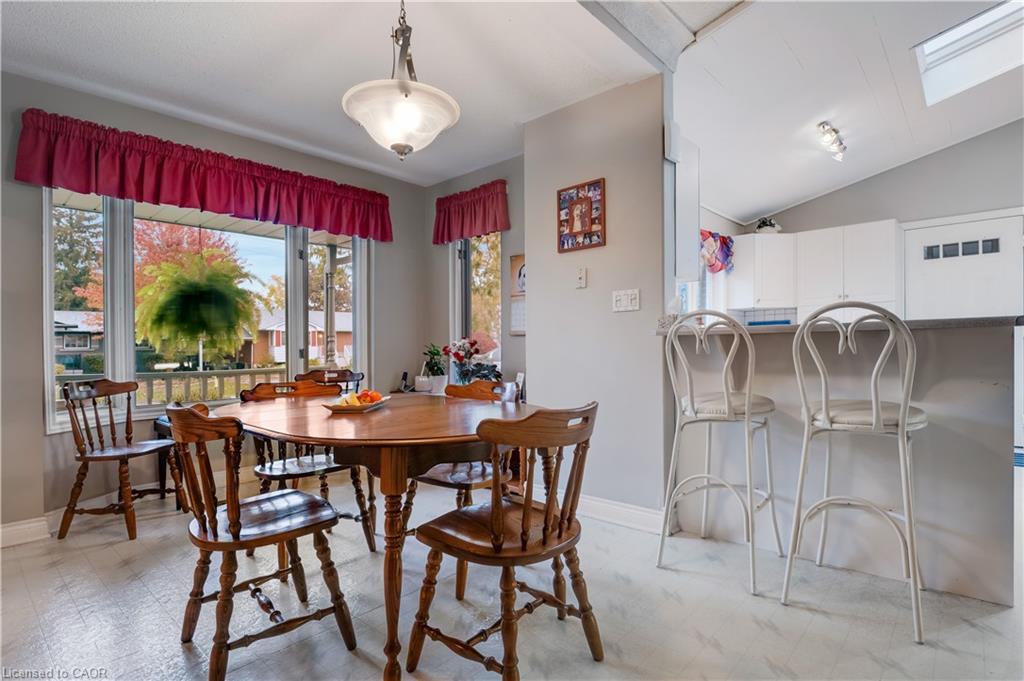 14 Marilyn Street, Grimsby, ON - Indoor Photo Showing Dining Room