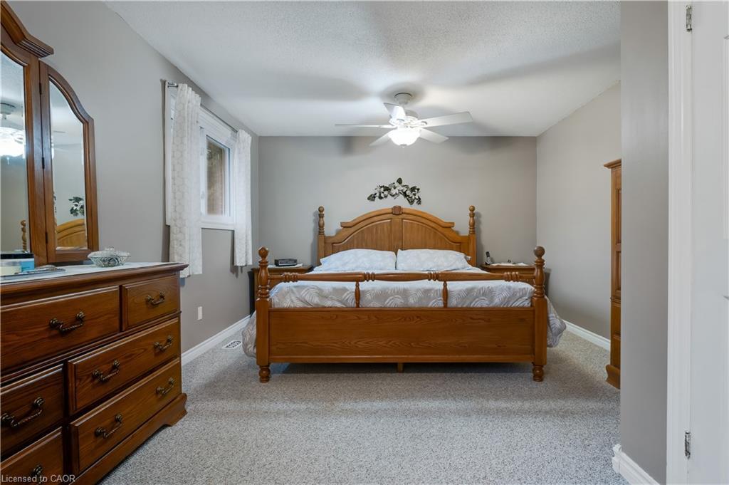 14 Marilyn Street, Grimsby, ON - Indoor Photo Showing Bedroom