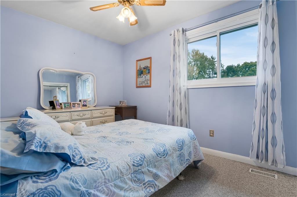 14 Marilyn Street, Grimsby, ON - Indoor Photo Showing Bedroom