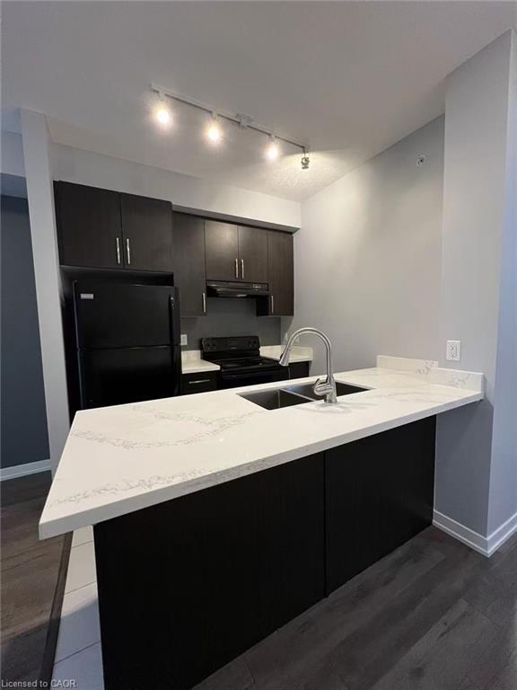 602-85 Robinson Street, Hamilton, ON - Indoor Photo Showing Kitchen With Double Sink