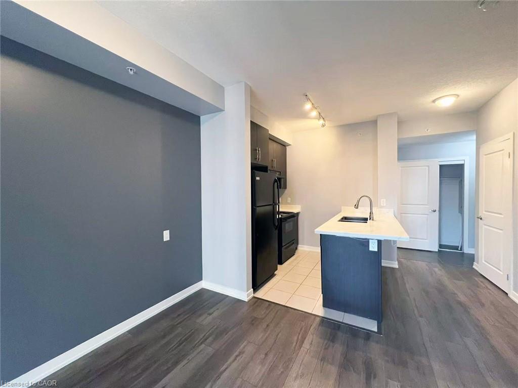 602-85 Robinson Street, Hamilton, ON - Indoor Photo Showing Kitchen